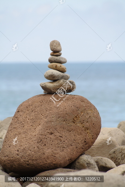 在海上的石塔