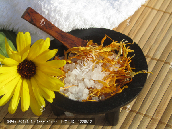 沐浴鹽與萬(wàn)壽菊