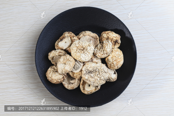 野生蘑菇