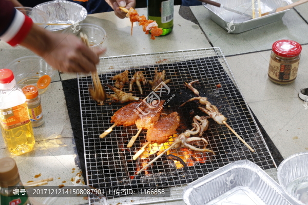 戶外燒烤活動(dòng)烤雞爪戶外活動(dòng)