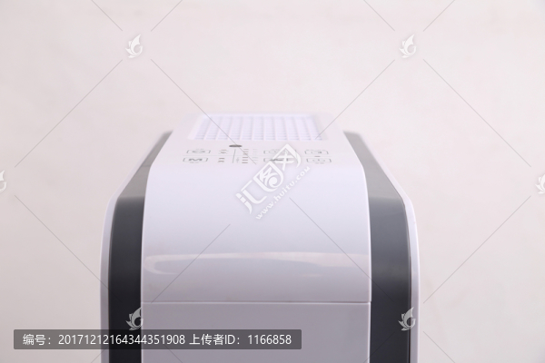 白色空氣凈化器