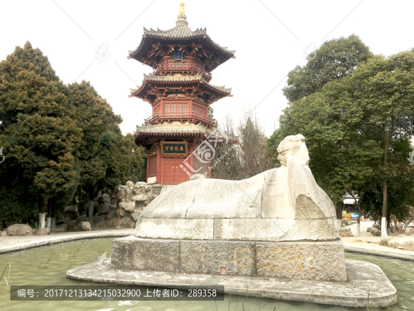 李白山,彩云間