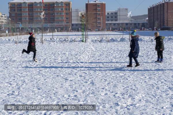 雪地足球課