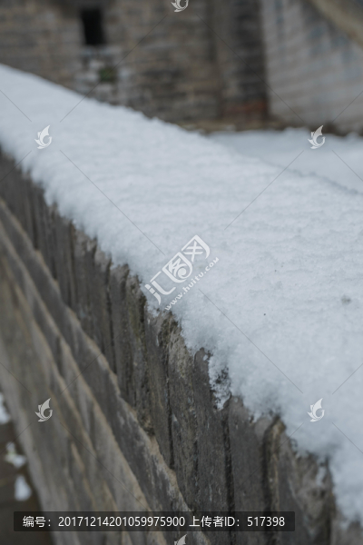 磚墻落雪
