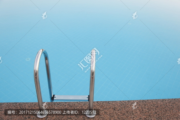 步驟到游泳池