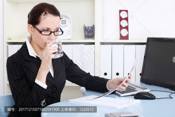 女人