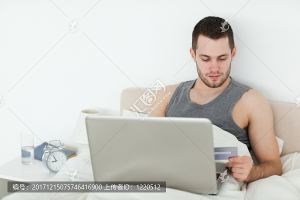 笑