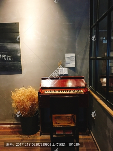 舊物倉(cāng)舊鋼琴