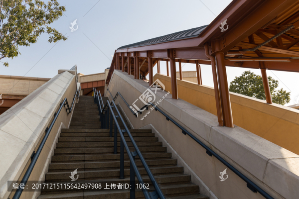 上海迪士尼樂(lè)園扶梯
