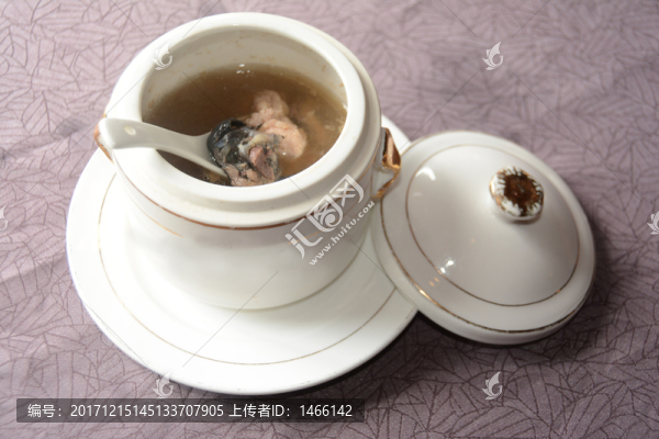 花旗參燉竹絲雞湯