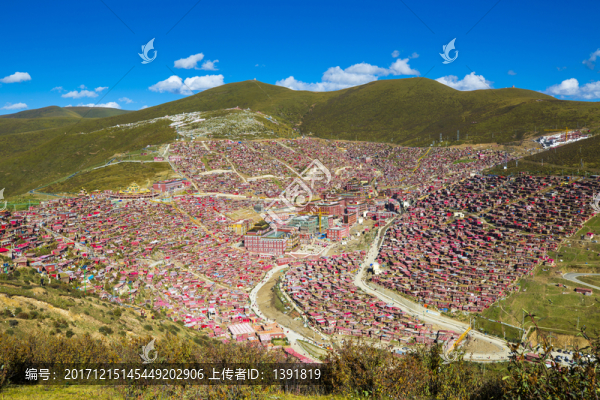 色達(dá)五明佛學(xué)院