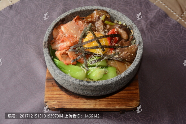 什菇牛仔肉石鍋飯