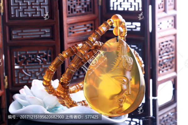 金珀雕刻吊墜