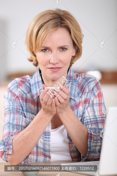 女人