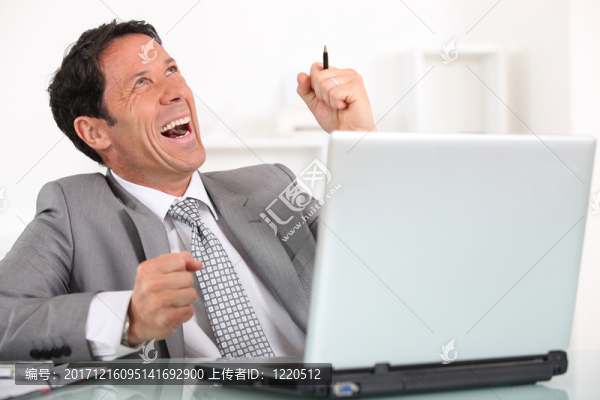笑