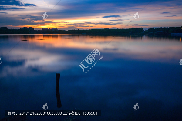 靜靜的湖面