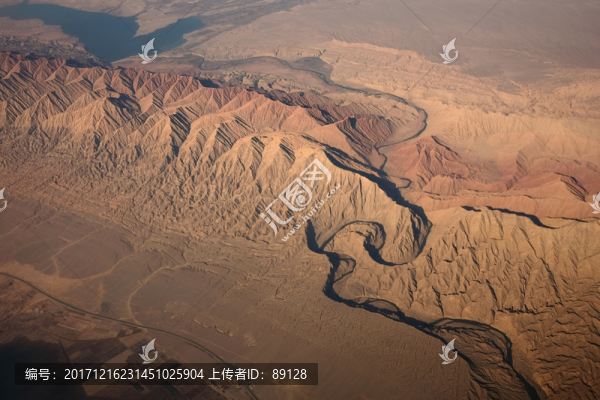 鳥(niǎo)瞰斷層山脈