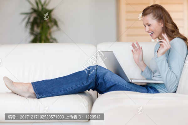 笑