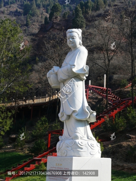 八仙之一藍采和塑像