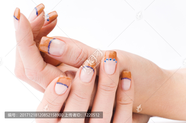 女性豐富多彩的指甲