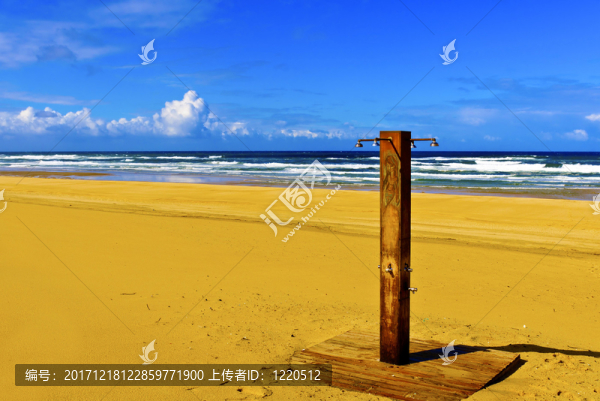 淋浴海邊