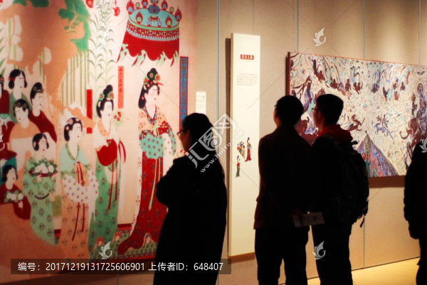 參觀博物館的人