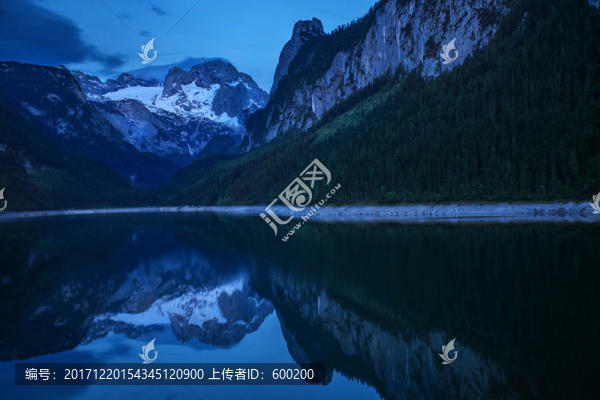 奧地利戈紹湖雪山傍晚風(fēng)光