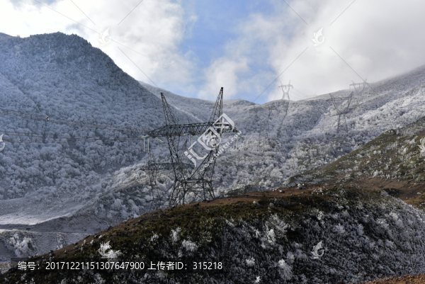 雪山,高壓鐵塔