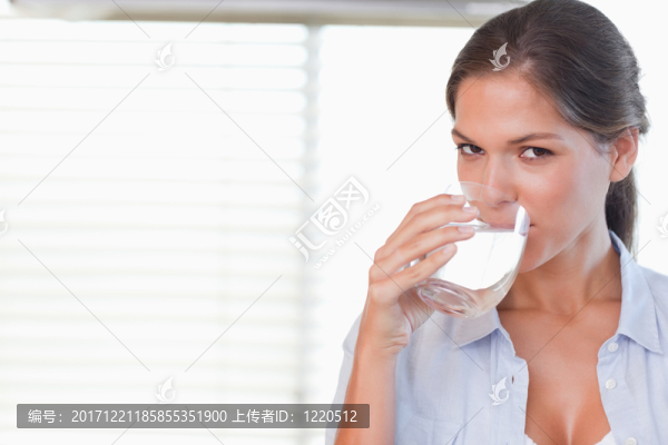 女人