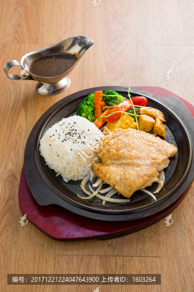 鐵板雞排飯