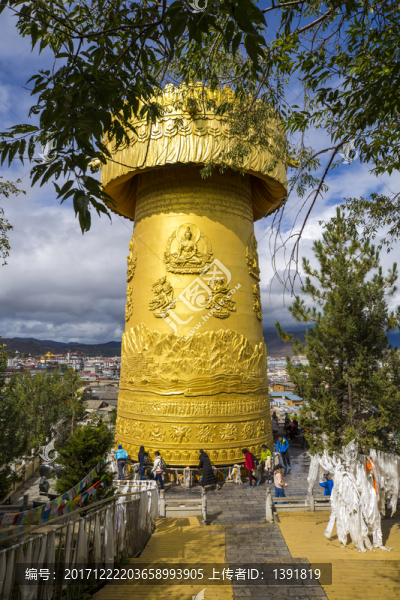 獨克宗古城龜山公園吉祥勝利幢