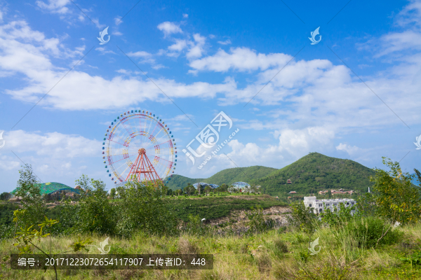 山頂?shù)哪μ燧?摩天輪