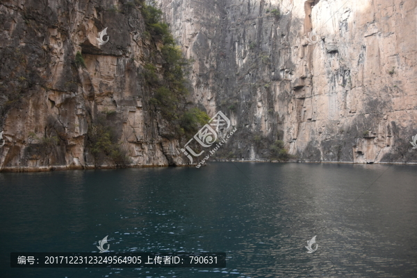 八泉峽