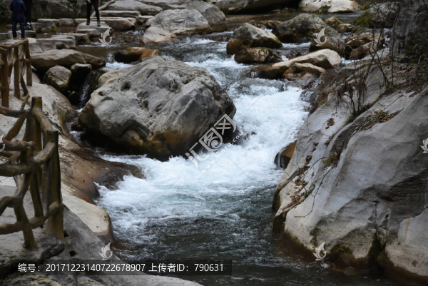 湍急的溪流