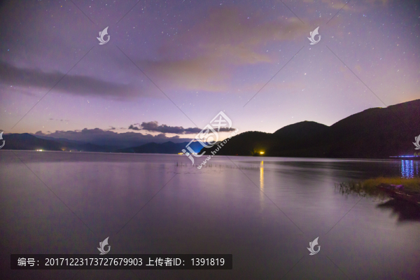 清晨的瀘沽湖