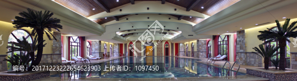 室內(nèi)游泳池