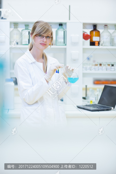 女人