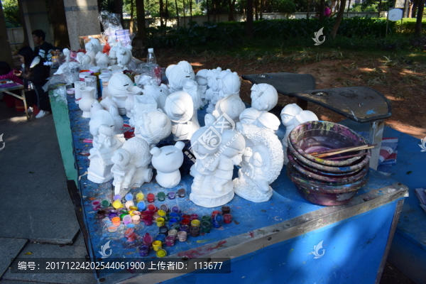 公園彩繪白色玩偶填色玩具