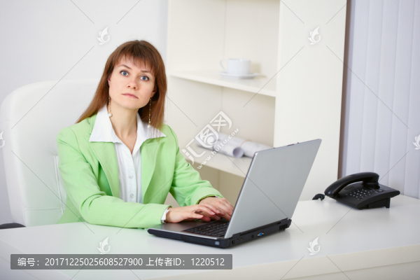 女人