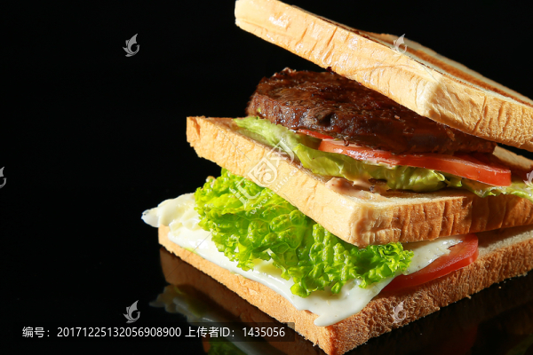 雞蛋牛肉三明治