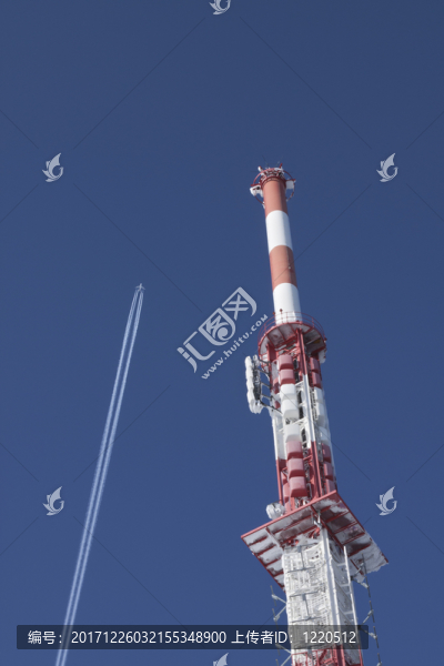 輸電塔和飛機(jī)
