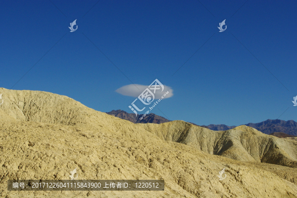 多彩多姿的山和云附近zabriskie點，死亡谷，加利福尼亞州
