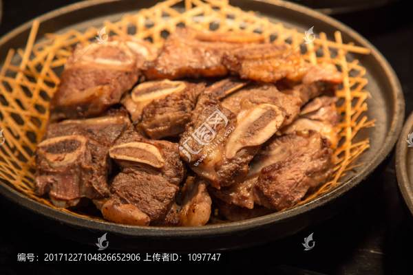 牛仔骨