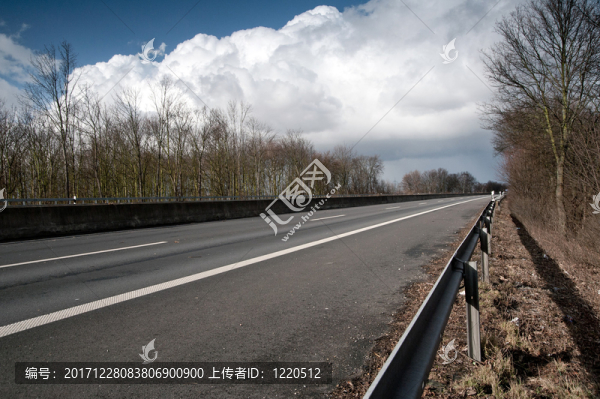 人跡罕至