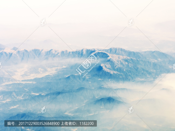 航拍山脈