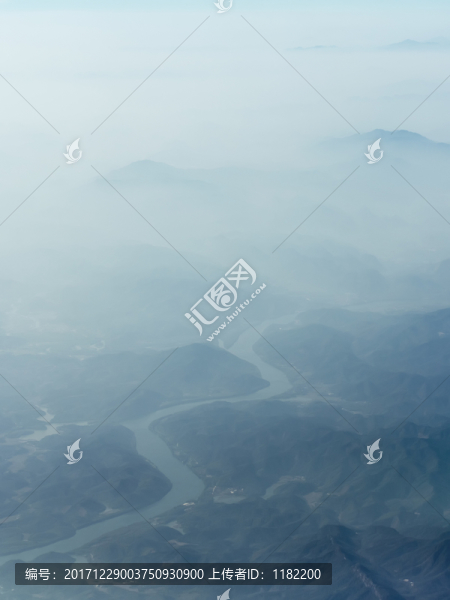 航拍山脈
