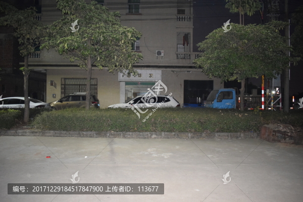 夜晚高樓拍攝照片