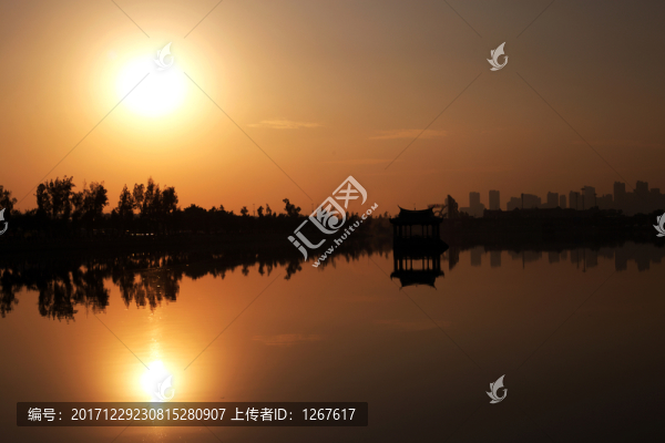 龍舟池落日