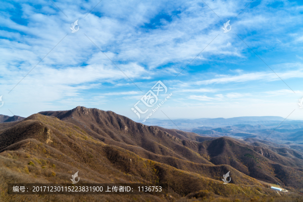 群山連綿