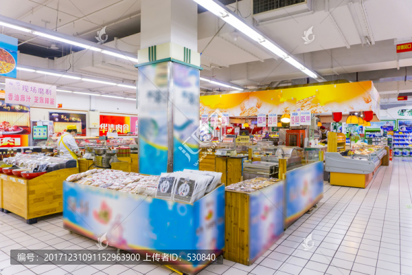 超市內(nèi)景蔬菜水果區(qū)